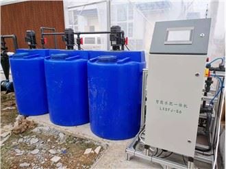 Màquina d'aigua i fertilitzants